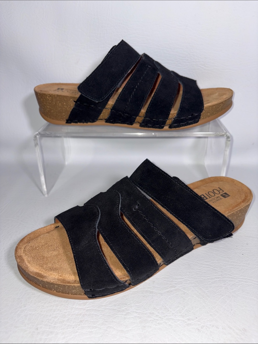 White Mountain Black Footbeds Fame Sand Suede Strappy Comfort Slide Sandals 9.5